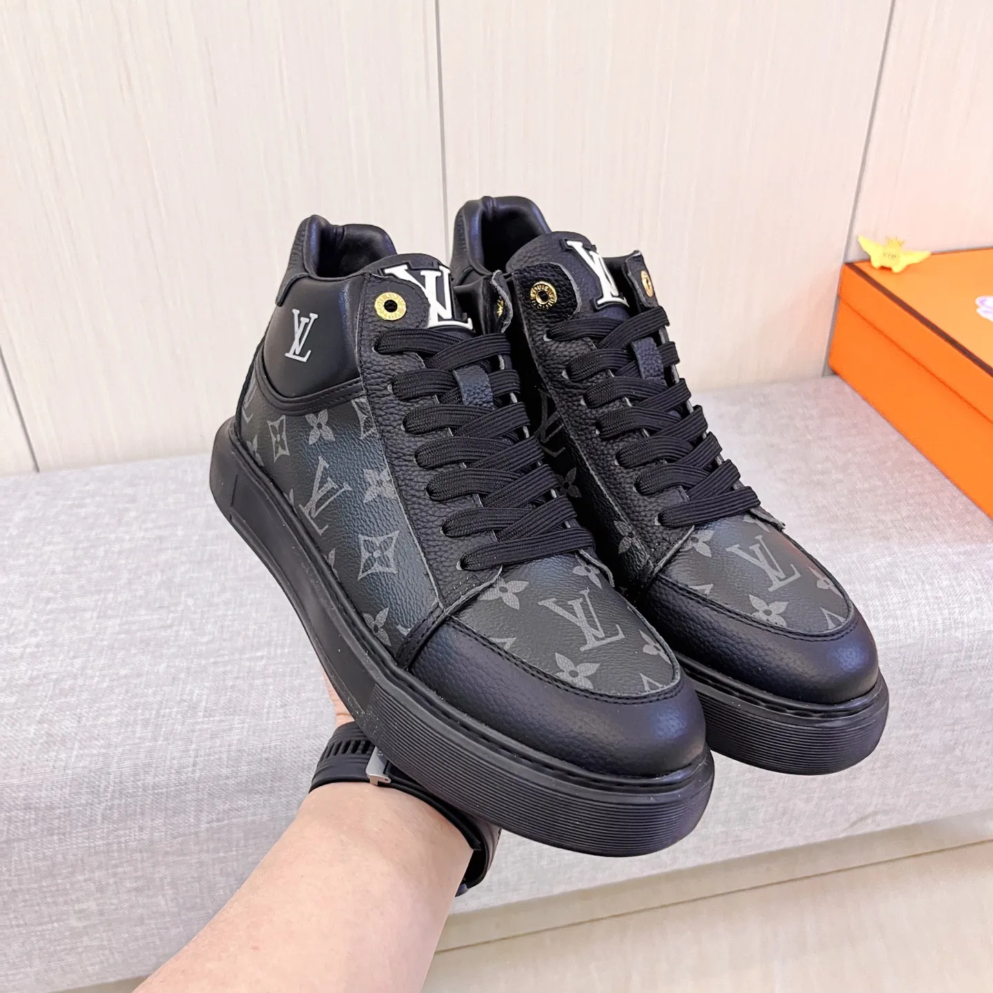 Men's Men's Shoes Men's Shoes 💰 460 Men's Men's Shoes 💰 [ LV ] 🔥 Louis Vuitton Men's high-end brand official website 1:1 latest masterpiece: the upper is made of Italian imported first-layer cowhide with a comfortable and breathable lining ➕ Made of the original non-slip and wear-resistant outsole 🔥, making walking more convenient and comfortable! An exclusive new model, a stunning work, a beautiful 1:1 replica [color] compared to the official quality! Create a fashionable personality to set off your uniqueness! A must-have for trendy men! Classic 🔥Size: 38-44 Color: 🔥 2⃣️colors available🔥.
